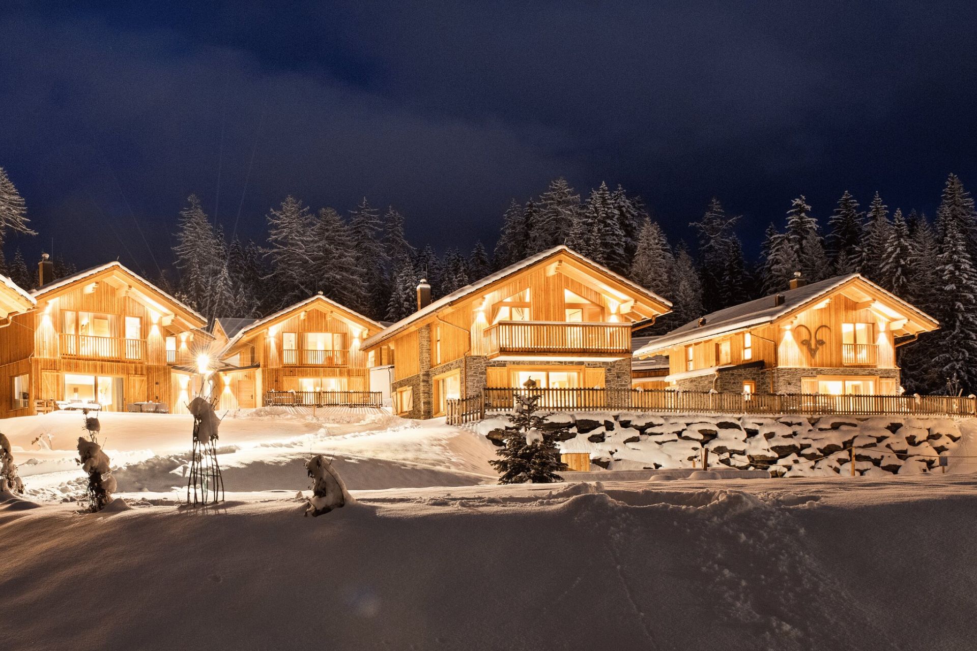 Schnee im Chaletdorf Lerchpeuntgut