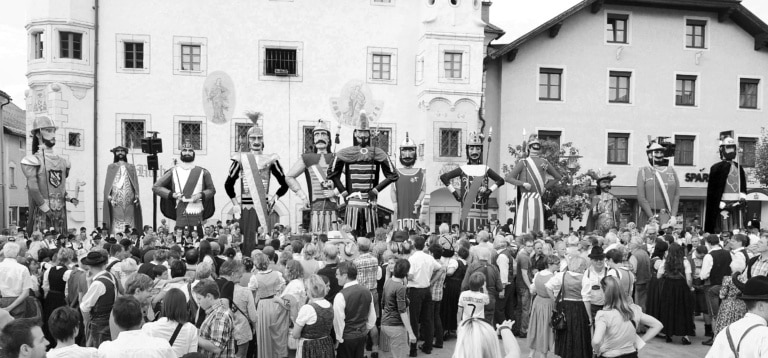 Samson gathering with a large crowd in Tamsweg, in black and white